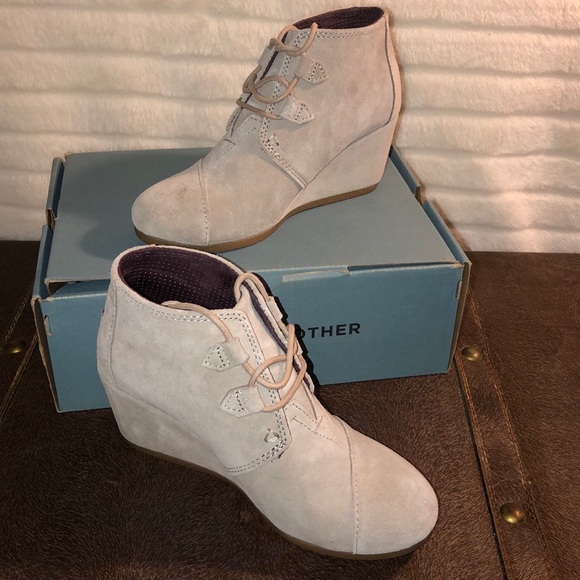 Toms Shoes - BRAND NEW TOMS WEDGE SUEDE ADORABLE SZ W6.5 WOW!